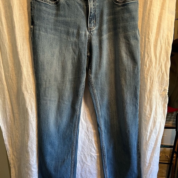 Carhartt Women's Blaine jeans. Original fit. Size 12 short. Rugged flex fit. - Picture 2 of 7